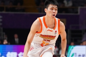 內外開花！龐崢麟半場8中5貢獻12分 三分5中2