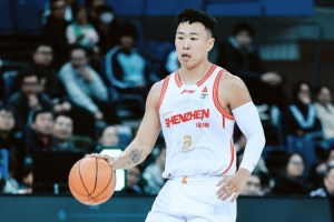 常規賽最后一輪最佳陣容：賀希寧 馬昆杜 萊迪 劉曉宇 李添榮