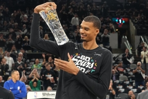 喬·約翰遜： 在未來7-10年的時間里 文班很可能都會拿DPOY