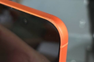 戴殼沒用！博主吐槽：iPhone17 ProMax鋁殼不耐用 外觀壽命低