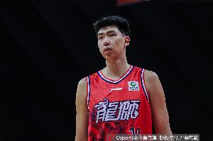 廣州男籃主帥：球隊在比賽中沒有慌 徐昕是我心中的DPOY