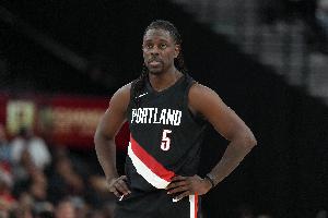 今天打不動了！霍勒迪半場9中1僅拿2分3板4助 正負值-18
