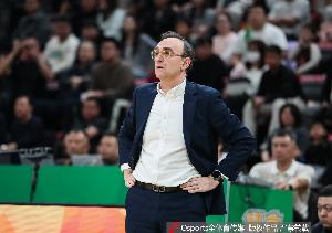記者：米切爾和烏戈展現很強的臨場能力?  杜鋒邱彪完全落了下風