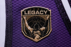 疊個BUFF！湖人官方曬詹姆斯本場所穿球衣 印有Legacy補丁