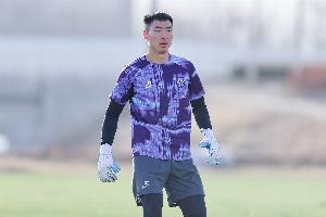 博主：方鏡淇回到泰達足球場忍不住落淚，拭干眼淚后給球迷簽名