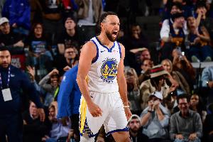 3年前的今天：庫里G7爆砍50分淘汰國王 NBA歷史搶七50+第一人