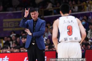 廣東隊(duì)記：這是胡明軒本賽季表現(xiàn)最好的1個(gè)半場(chǎng) 外援搭配也有改變