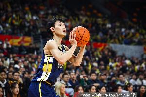 記者：徐杰血戰40分鐘&胡明軒回暖 薩林杰拉科雙塔讓廣州措手不及