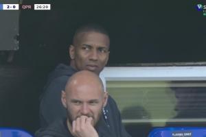 揚教授督戰！此前宣布退役的阿什利·揚觀戰伊鎮，球隊2-0領先QPR