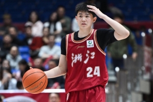 解說：李悅洲作為一年級新秀很敢打&有產量 對年輕球員來說很難得
