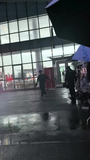 逆天女粉！TES不敵AL后遭粉絲線下貼臉怒噴：fengyue趕快退役別影響JKL