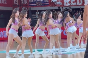 非常養眼！媒體人分享廣州男籃主場啦啦隊精彩表演
