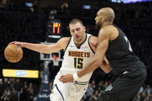 韋德：首輪證明戈貝爾是4屆DPOY 他讓約基奇失去了節奏