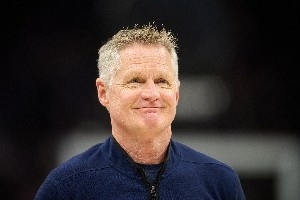 名記：ESPN的高層管理人員試圖勸說科爾離開勇士 重返解說席
