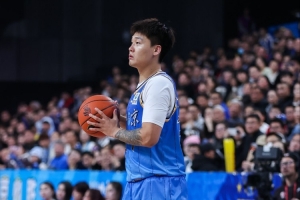 趙睿將在對陣廣東的比賽中復出 方碩訓練中鼻骨骨折 將戴面具出戰