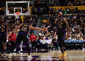 湖人動力來源？艾頓：我們有詹姆斯坐鎮(zhèn) 斯瑪特的勁頭會感染全隊