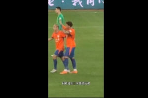 保留節目！魯媒：黃政宇三次與克雷桑激情慶祝，完成慶祝帽子戲法