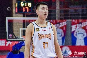 媒體人：面對(duì)不滿判罰球員還是得控制情緒 3局2勝每個(gè)人都很重要