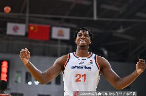 媒體人：白邊有穩(wěn)定的籃板與強(qiáng)悍的護(hù)筐 期待他帶領(lǐng)上海走得更遠(yuǎn)