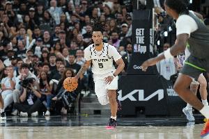 效率略低但對(duì)抗和組織拉滿！卡斯?fàn)柹习雸?chǎng)6中2得8分2板7助1斷