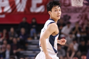 前場板送絕殺助攻完成救贖！徐杰12中4&三分7中0拿8分2板4助