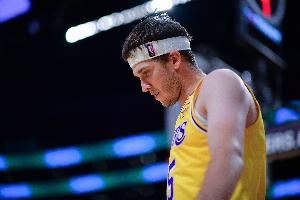 不想拿大合同！里夫斯13中5拿17分9助 5次失誤非常辣眼
