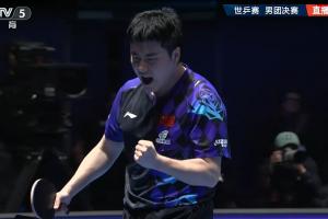 讓二追三+決勝局大逆轉！梁靖崑3-2張本智和 國乒男團1-0領先日本