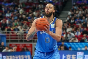 6投0中&走步違例！郭艾倫打趣：今晚是屬于麥基之夜 悲傷之夜