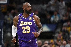 留下嗎？41歲詹姆斯常規賽場均20.9+6.1+7.2 季后賽23.2+6.7+7.3
