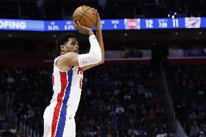 次節(jié)一度連中4球！哈里斯19中6拿13分6板 三分7中1