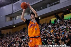 還是挺敢打的！偰李永煒替補22分鐘 8中3拿7分6板5助&送關鍵搶斷