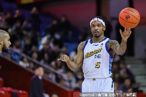 記者：小巴里·布朗證明自己還是CBA最強外援 廣廈末節太早耗時間