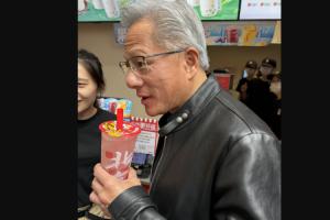 蜜雪冰城上線黃仁勛同款飲品，到訪門店蜜桃四季春銷量增長超90%