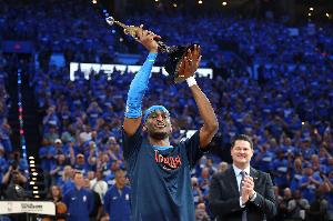 連莊MVP！亞歷山大本季常規(guī)賽場(chǎng)均31.1+4.3+6.6 上賽季32.7+5+6.4