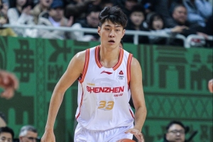 記者：王浩然的頭部縫了3針 史密斯接受了核磁共振檢查