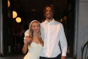 心都碎了！克拉克未婚妻發文悼念：請在天上繼續守護我 我需要你