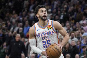 對面沒里夫斯了！阿杰伊·米切爾33分鐘5中2拿4分4板5助 有5犯規