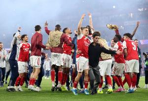 哨響之后|從海布里到酋長球場：22年的等待，冠軍終回阿森納