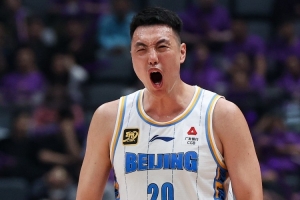 媒體人：翟曉川是真想贏 末節他帶領老哥幾個驚出上海一身冷汗
