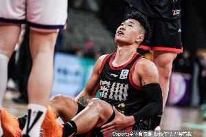 媒體人：要讓賀希寧發(fā)揮就得用雙小外 球隊常規(guī)賽沒能打磨陣地戰(zhàn)