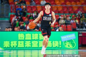 遠(yuǎn)投有譜還能串聯(lián)！容子峰7中4&3記三分拿下13分7助攻
