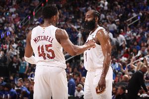 NBA歷史只有兩支隊能在一次季后賽中兩度0-2翻盤：21年的雄鹿快船