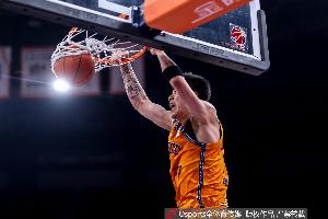 媒體人：張鎮麟毫無疑問是陣眼 可能是上海去年休賽期最關鍵引援