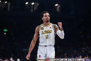打上海有一套？小巴里·布朗近兩個賽季對陣上海三場場均轟41.6分