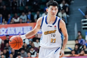 火力全開！第三節廣廈轟下36分凈勝深圳14分 反超9分進入末節